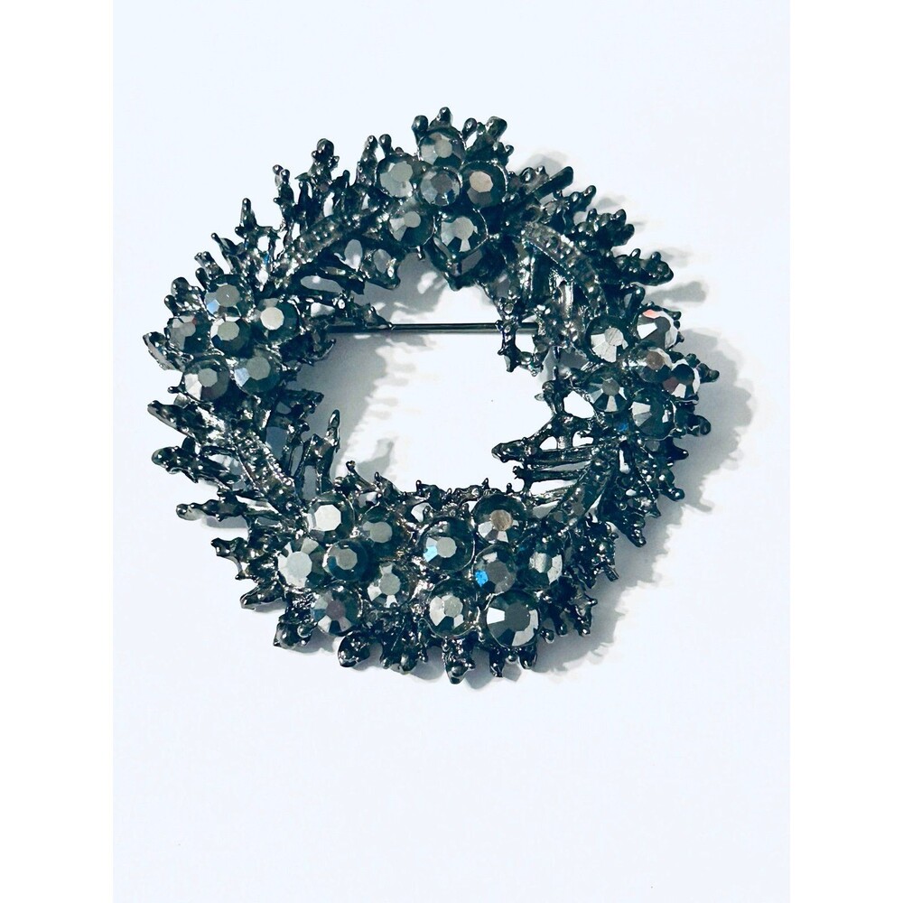 Black Rhinestone Round Wreath Brooch